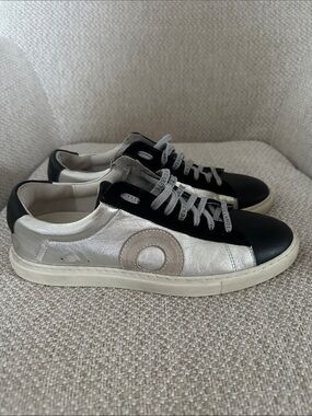 Oliver Cabell Silver and Black Low-Top Sneakers